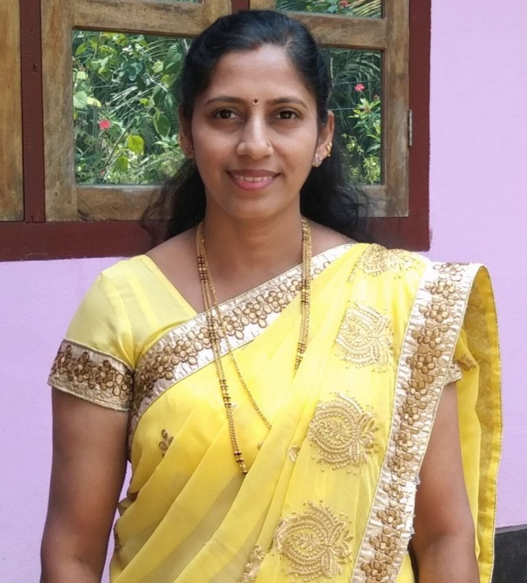 ವಿಮಲಾರುಣ ಪಡ್ಡಂಬೈಲು  “ಬಣ್ಣದ ಧಿರಿಸು”