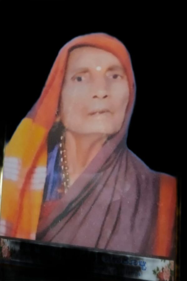 ಅವ್ವನಿಲ್ಲದ ಹೊಲದ ಬದುವಿನ‌ ಮೇಲೆ…ವೈ ಎಂ ಯಾಕೊಳ್ಳಿ