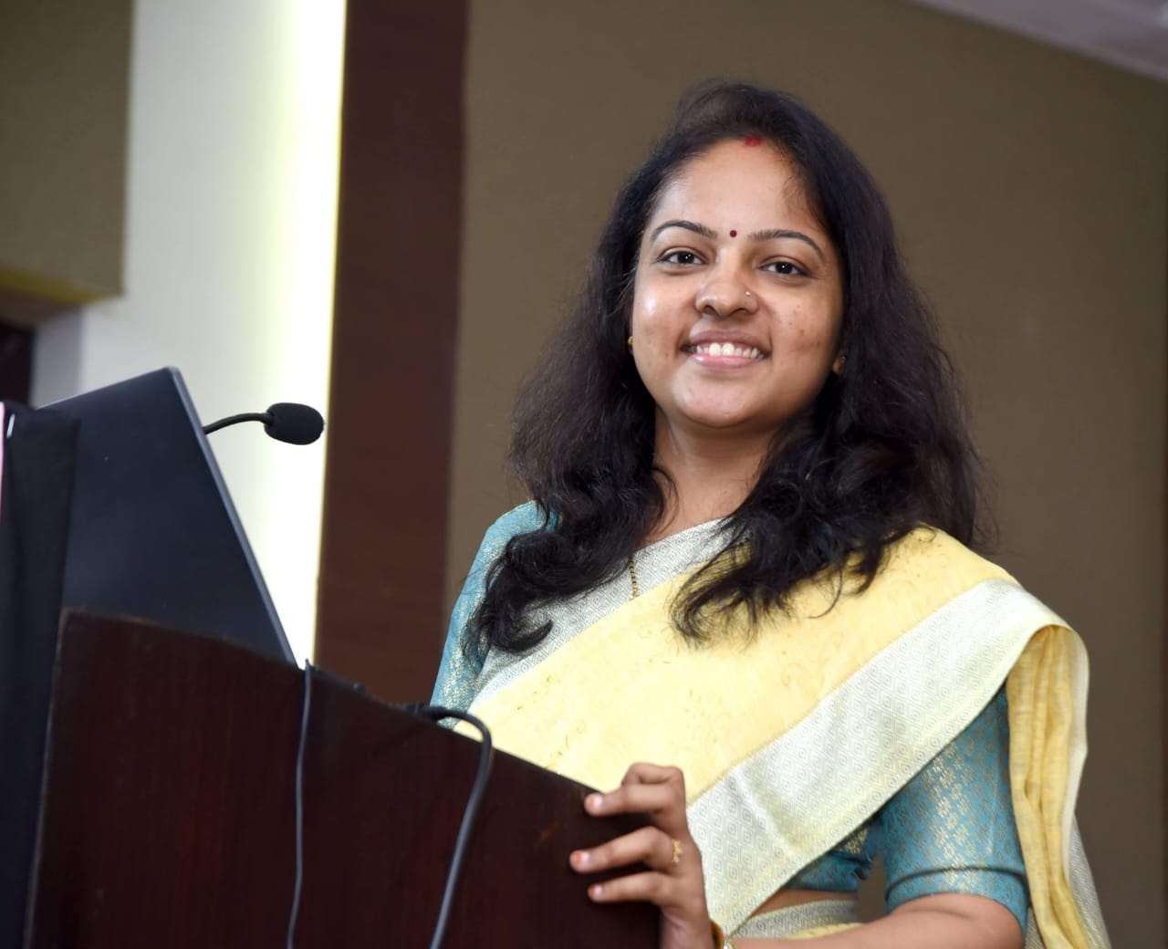 “ಇವರು ಕಾರ್ಪೊರೇಟ್ ಹಮಾಲಿಗಳು !” CA ರಾಜಶ್ರೀ ಜಿ. ಶೆಟ್ಟಿ ಅವರ  ಕವಿತೆ